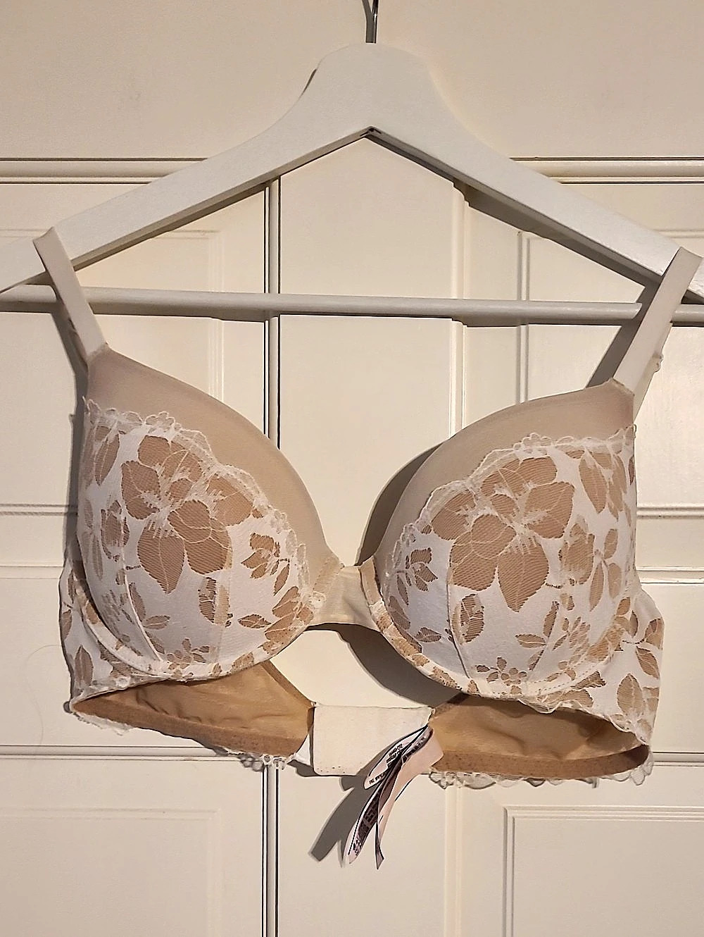Victoria's Secret Very Sexy Rose Lace Push-Up Bra Beige & White 34D/D75